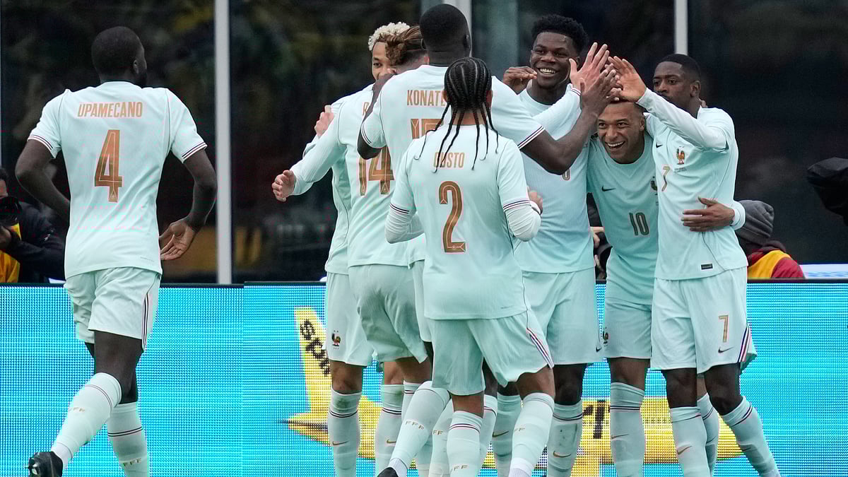 Kylian Mbappe of France, second right, celebrates after scoring the opening goal during the international friendly soccer match between Brazil and France in Foxborough, Mass, Thursday, March 26, 2026. - | Photo: AP/Charles Krupa