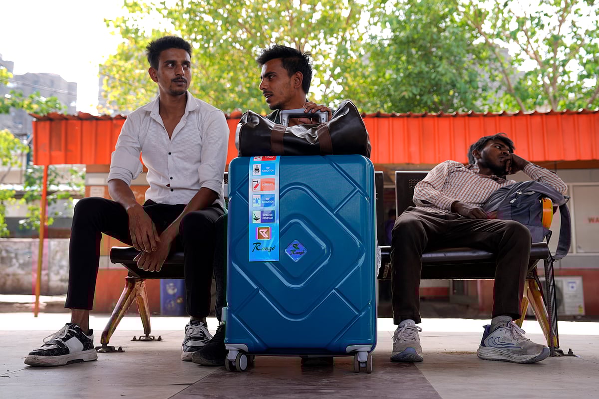 Fear Of Exclusion Drives Migrant Labourers  Home To Vote, Kerala Feels The Strain - SURESH K PANDEY