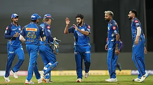 | Photo: AP/Rafiq Maqbool : Mumbai Indians' Shardul Thakur, center, celebrate with teammates the wicket of Kolkata Knight Riders' captain Ajinkya Rahane during the Indian Premier League cricket match between Mumbai Indians and Kolkata Knight Riders in Mumbai, India, Sunday, March 29, 2026.