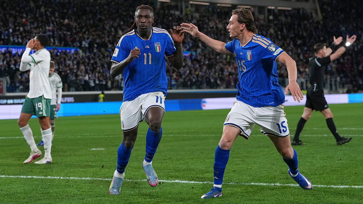 Italy's Francesco Pio Esposito, right, celebrates with Moise Kean who scored his side's second goal during the World Cup qualifying play-off soccer match between Italy and Northern Ireland, in Bergamo, Italy, Thursday, March 26, 2026. - | Photo: AP/Antonio Calanni