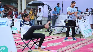 File : Indian para archer Sheetal Devi in action at a Khelo India meet in April 2024.