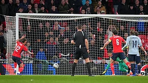Photo: AP/Alastair Grant : England's Ben White, left, scores his side's opening goal during the international friendly soccer match between England and Uruguay in London.