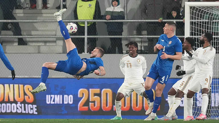 Serbia's Strahinja Pavlovic, left, scores his side's first goal during the international friendly soccer match between Serbia and Saudi Arabia in Backa Topola, Serbia, Tuesday, March 31, 2026. - | Photo: AP/Darko Vojinovic