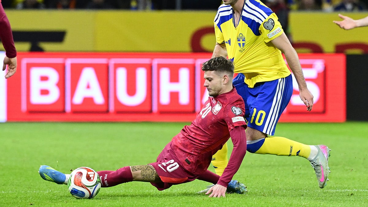 Poland's Sebastian Szymanski and Sweden's Benjamin Nygren during a World Cup qualifying playoff final soccer match between Sweden and Poland in Stockholm, Tuesday, March 31, 2026. - (Pontus Lundahl/TT via AP)