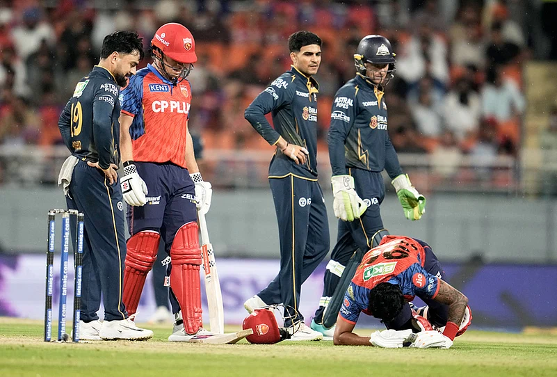 Shreyas Iyer Injury Scare photos-
