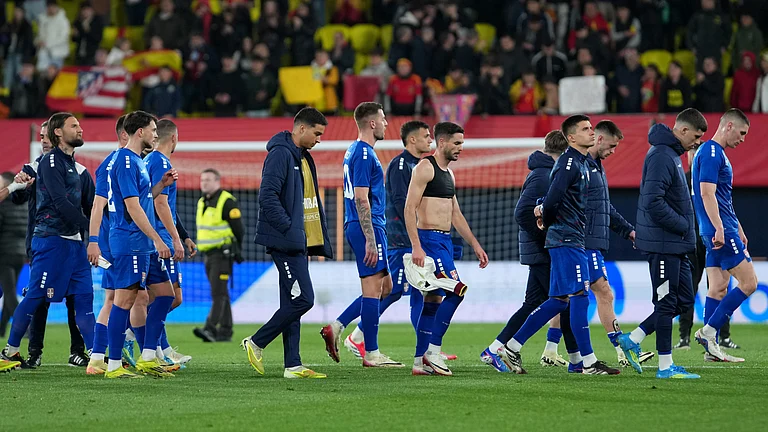 Serbian players leave the field after the international friendly soccer match between Spain and Serbia in Villarreal, Spain, Friday, March 27, 2026. - | Photo: AP/Alberto Saiz