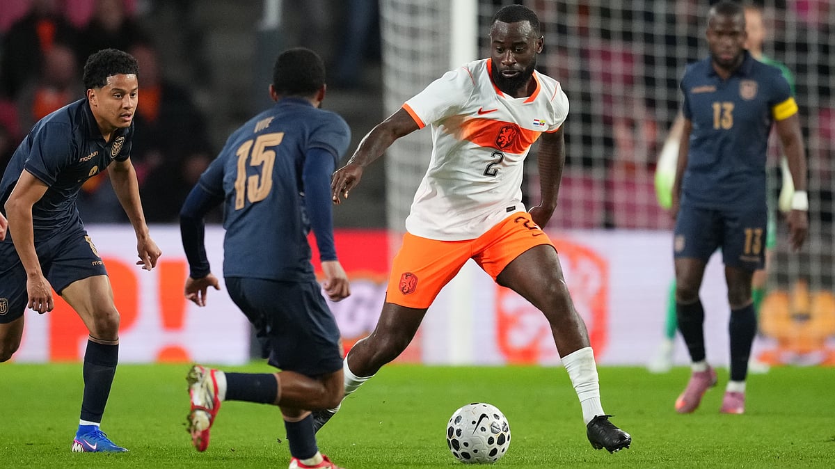 Ecuador's Pedro Vite guards Netherlands' Lutsharel Geertruida during a friendly soccer match between the Netherlands and Ecuador in Eindhoven, Netherlands, Tuesday, March 31, 2026.  - | Photo: AP/Peter Dejong