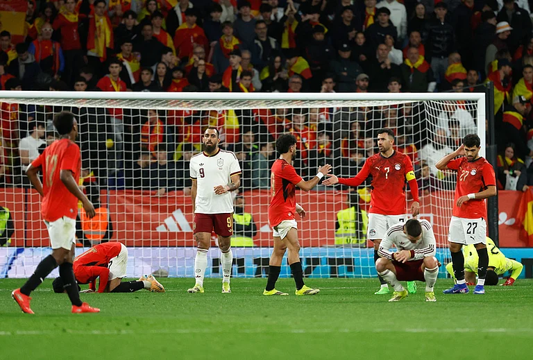 Spain's and Egypt players react at the end of the international friendly soccer match between Spain and Egypt in Barcelona, Spain. - | Photo: AP/Joan Monfort