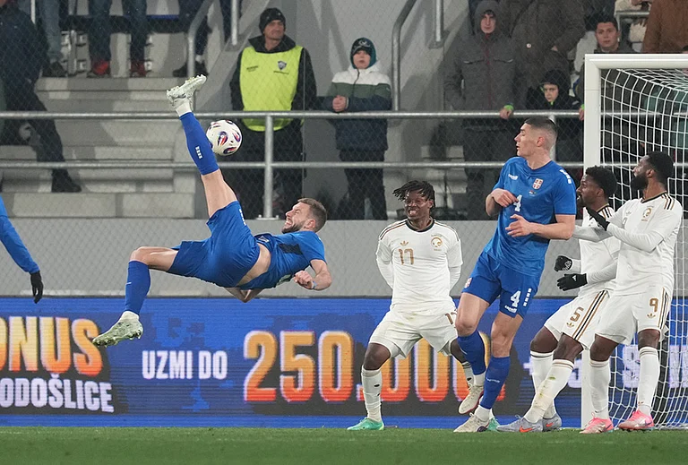Serbia's Strahinja Pavlovic, left, scores his side's first goal during the international friendly soccer match between Serbia and Saudi Arabia in Backa Topola, Serbia. - | Photo: AP/Darko Vojinovic