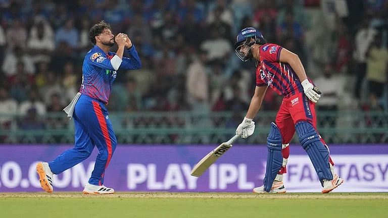 Delhi Capitals' Kuldeep Yadav, left, takes the catch off his own bowling to dismiss Lucknow Super Giants' Mukul Choudhary during the Indian Premier League cricket match between Lucknow Super Giants and Delhi Capitals in Lucknow, India. - | Photo: AP/Manish Swarup