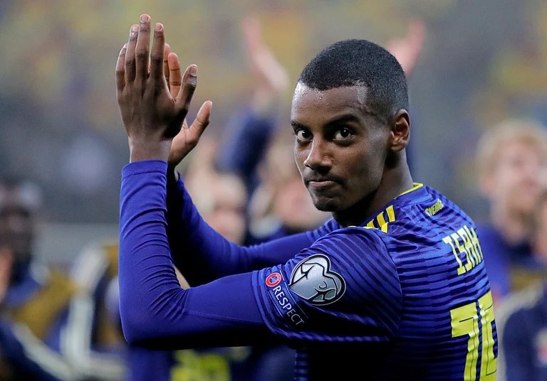 Sweden's Alexander Isak celebrates after the Euro 2020 group F qualifying soccer match between Romania and Sweden on the National Arena stadium in Bucharest, Romania, Nov. 15, 2019. - | Photo: AP/Vadim Ghirda