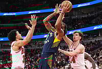 Chicago Bulls 126-145 Indiana Pacers, NBA 2026: Siakam Leads Charge In One-Sided Offensive Display | Photo: AP/Nam Y. Huh : Indiana Pacers forward Obi Toppin, center, drives to the basket against Chicago Bulls guard Tre Jones, left, and forward Matas Buzelis during the second half of an NBA basketball game in Chicago.