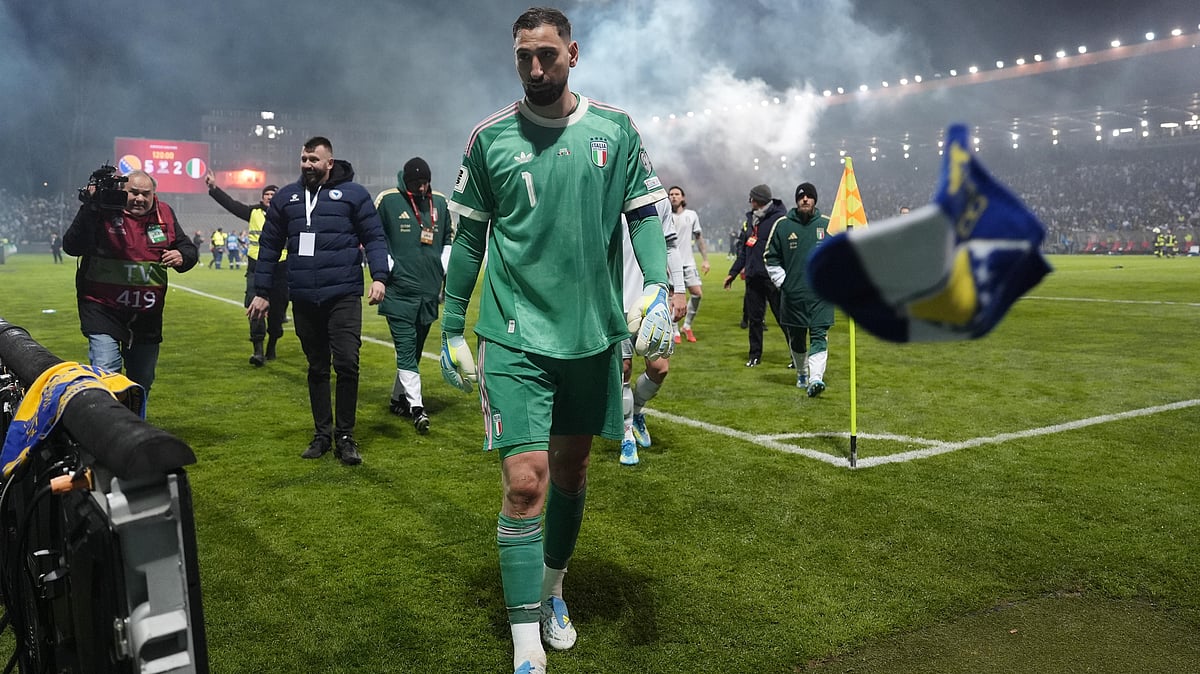 Italy's Gianluigi Donnarumma walks off the field after a World Cup qualifying playoff final soccer match between Bosnia and Italy in Zenica, Bosnia, Tuesday, March 31, 2026.  - | Photo: Fabio Ferrari/LaPresse via AP