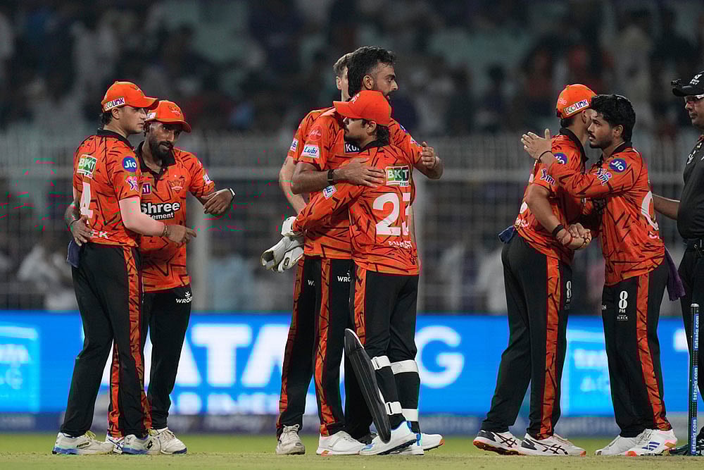 Sunrisers Hyderabad's players celebrates after winning the Indian Premier League match aganist Kolkata Knight Riders in Kolkata, India. - Photo: AP/Bikas Das
