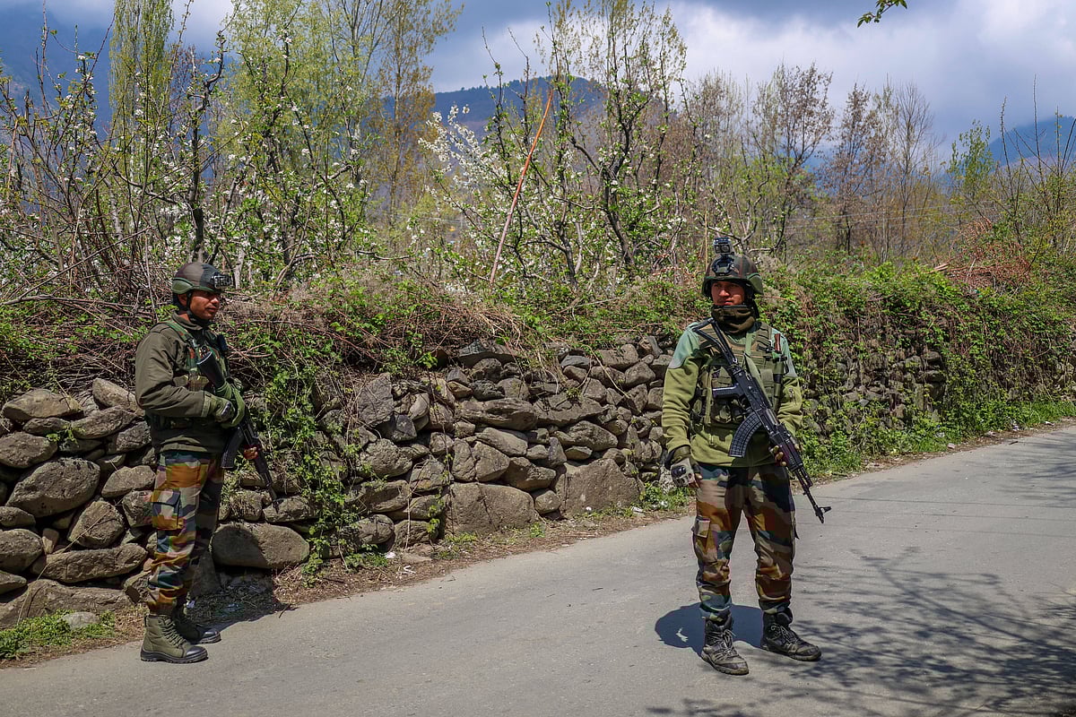 Army soldiers guard a road leading to the site of a gun battle in Arihama, approximately 30 kilometers northeast of Srinagar, Jammu and Kashmir, on April 1, 2026.  - IMAGO / NurPhoto