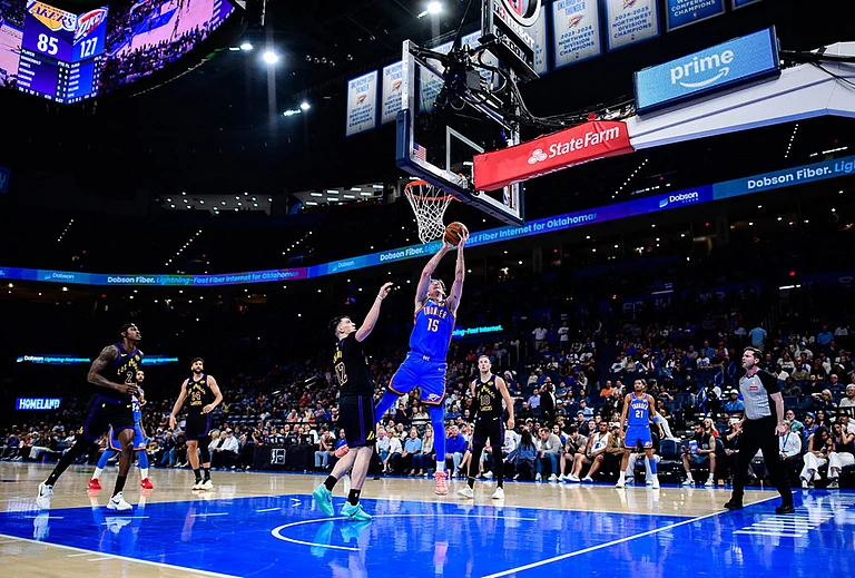 Oklahoma City Thunder center Branden Carlson (15) shoots against Los Angeles Lakers forward Jake LaRavia (12) during the second half of an NBA basketball game in Oklahoma City. - | Photo: AP/Gerald Leong