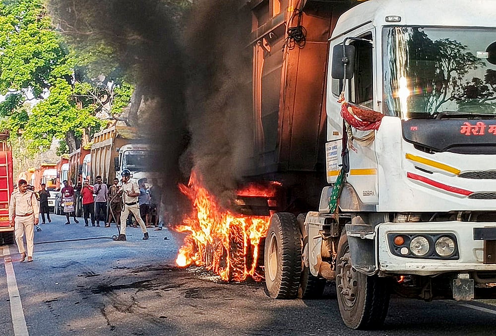 Truck catches fire in Ranchi