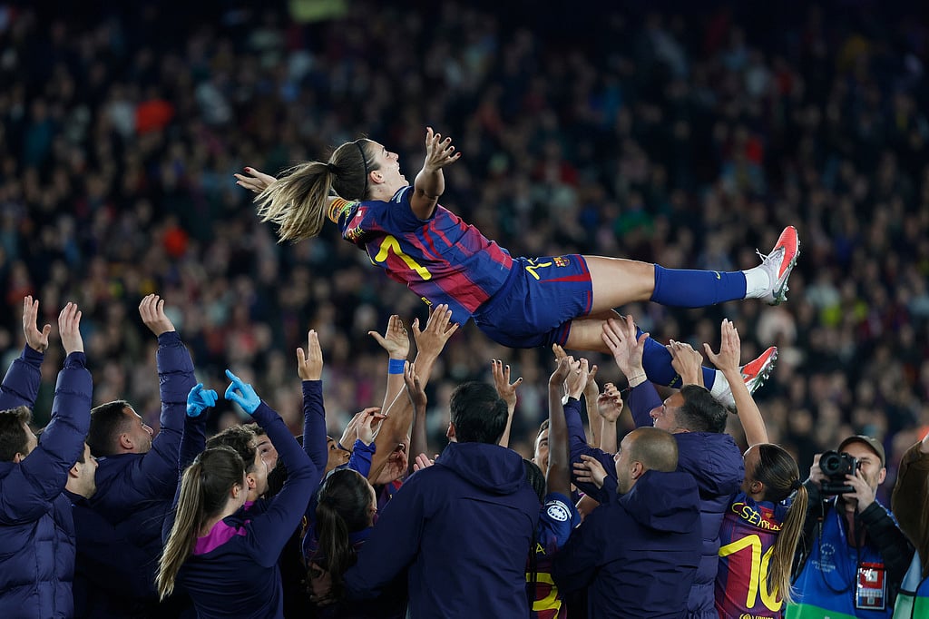 Barcelona's Alexia Putellas is lifted in the air by her teammates to celebrate her 500th match with Barcelona at the end of a Champions League quarterfinal soccer match between Barcelona and Real Madrid, in Barcelona, Spain. - | Photo: AP/Joan Monfort