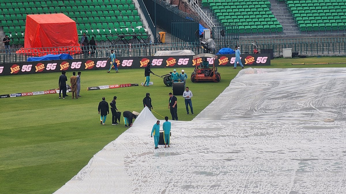 Covers Getting Removed After Rain Stops In Gaddafi Stadium in Lahore - thepslt20/X