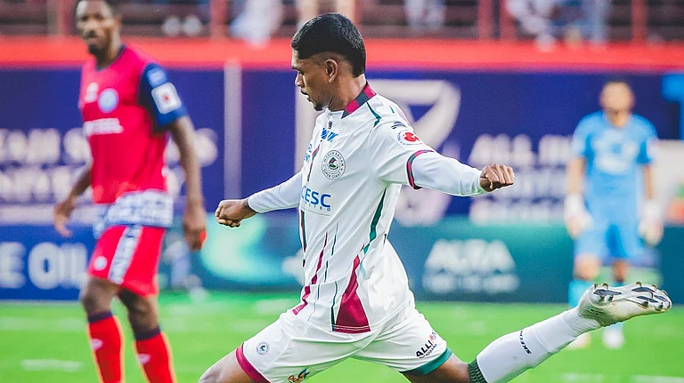 Liston Colaco scoring Mohun Bagan Super Giant's opening goal against Jamshedpur FC. - Photo: X/Indian Super League