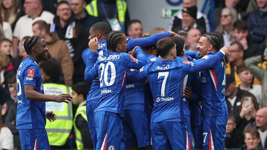 Chelsea players celebrate after Jorrel Hato scored his side's opening goal during the English FA Cup quarter-final against Port Vale in London. - Photo: AP