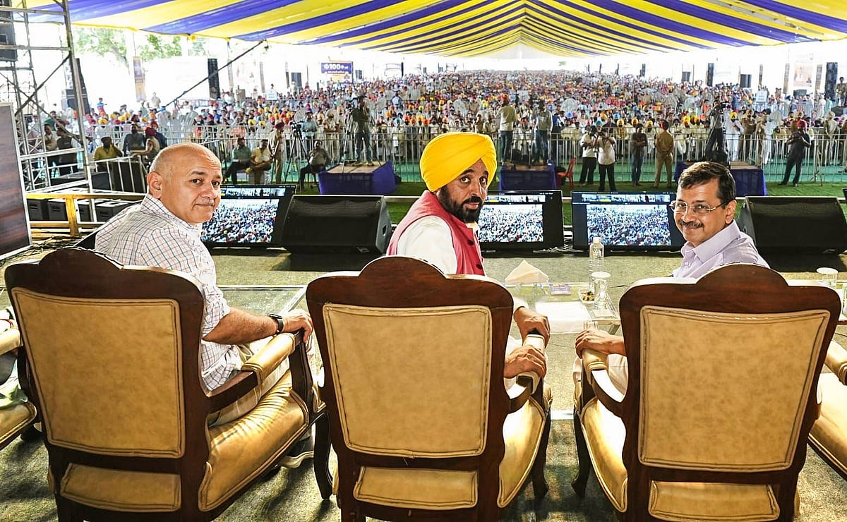 Punjab Chief Minister Bhagwant Mann with AAP National Convener Arvind Kejriwal and AAP leader Manish Sisodia attend Sehat Kranti , in Fatehgarh Sahib Fatehgarh Sahib Punjab , Mar 28 (ANI): Punjab Chief Minister Bhagwant Mann with AAP National Convener Arvind Kejriwal and AAP leader Manish Sisodia during Sehat Kranti , in Fatehgarh Sahib on Saturday. - ANI