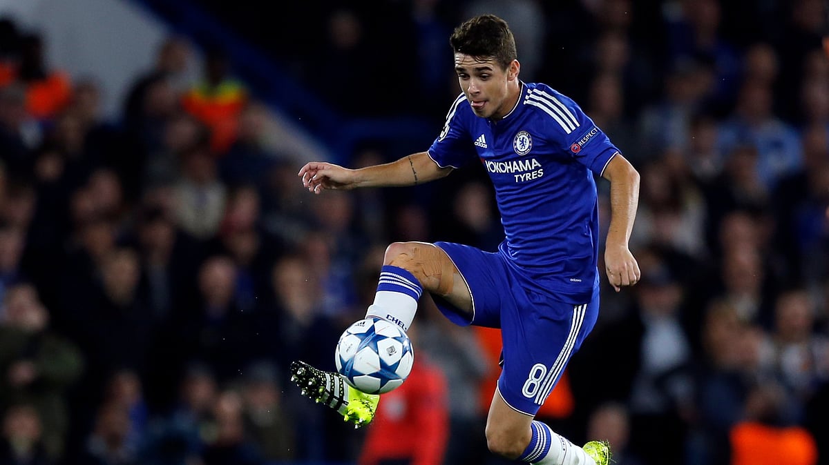 Chelsea's Oscar controls the ball during the Champions League group G soccer match between Chelsea and Maccabi Tel-Aviv at Stamford Bridge stadium in London, Wednesday, Sept. 16, 2015. - (AP Photo/Frank Augstein, File)
