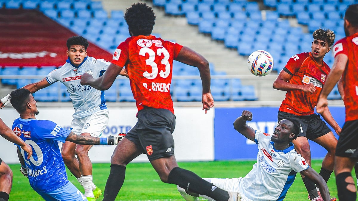 Action from the first half of the Indian Super League 2025-26 game between Sporting Delhi and Kerala Blasters. - Photo: X/Indian Super League