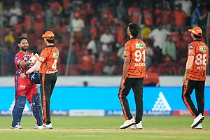 Photo: AP/Mahesh Kumar A. : Lucknow Super Giants' captain Rishabh Pant, left, shakes hands with Sunrisers Hyderabad's players after winning the Indian Premier League cricket match between Sunrisers Hyderabad and Lucknow Super Giants in Hyderabad, India.