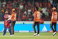 Photo: AP/Mahesh Kumar A. : Lucknow Super Giants' captain Rishabh Pant, left, shakes hands with Sunrisers Hyderabad's players after winning the Indian Premier League cricket match between Sunrisers Hyderabad and Lucknow Super Giants in Hyderabad, India.