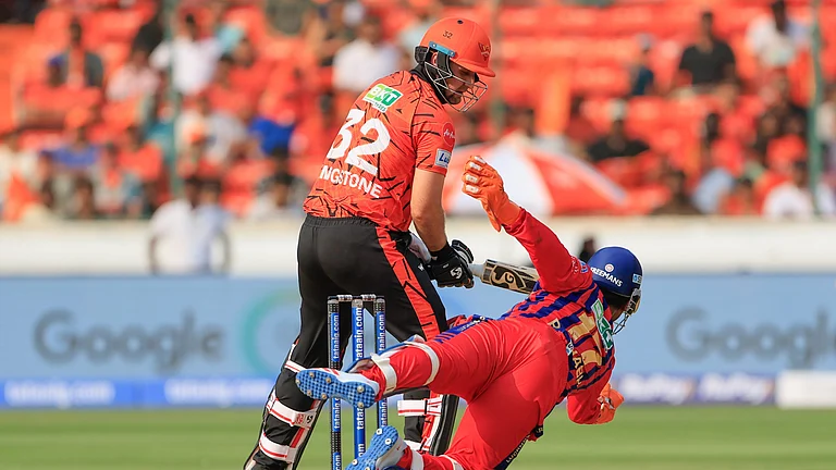 Rishabh Pant takes one handed catch to dismiss Liam Livingtone during SRH vs LSG IPL 2026 match. - IPL/X