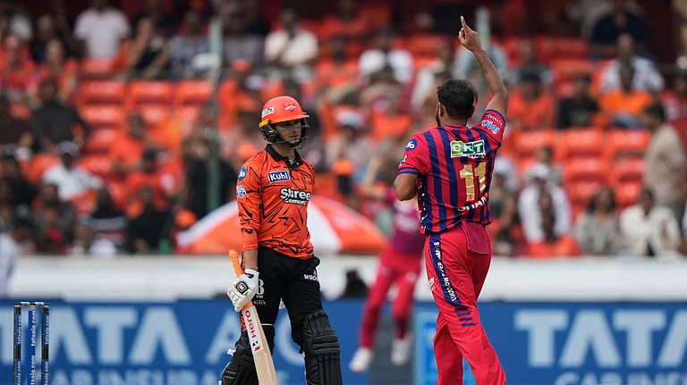 Lucknow Super Giants' Mohammed Shami, right, celebrates the wicket of Sunrisers Hyderabad's Abhishek Sharma during the Indian Premier League cricket match between Sunrisers Hyderabad and Lucknow Super Giants in Hyderabad, India, Sunday, April 5, 2026. - (AP Photo/Mahesh Kumar A.)