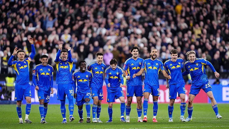 Leeds United's Dominic Calvert-Lewin, third right, and teammates celebrate in the penalty shoot-out during the English FA Cup quarterfinal soccer match between West Ham United and Leeds United, in London, Sunday April 5, 2026. - (John Walton/PA via AP)