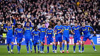 (John Walton/PA via AP) : Leeds United's Dominic Calvert-Lewin, third right, and teammates celebrate in the penalty shoot-out during the English FA Cup quarterfinal soccer match between West Ham United and Leeds United, in London, Sunday April 5, 2026.