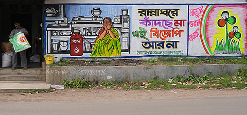 Political wall graffiti at Konnagar Kanaipur