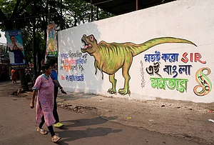 | Photo: Sandipan Chatterjee/Outlook : Political wall graffiti at Salt Lake