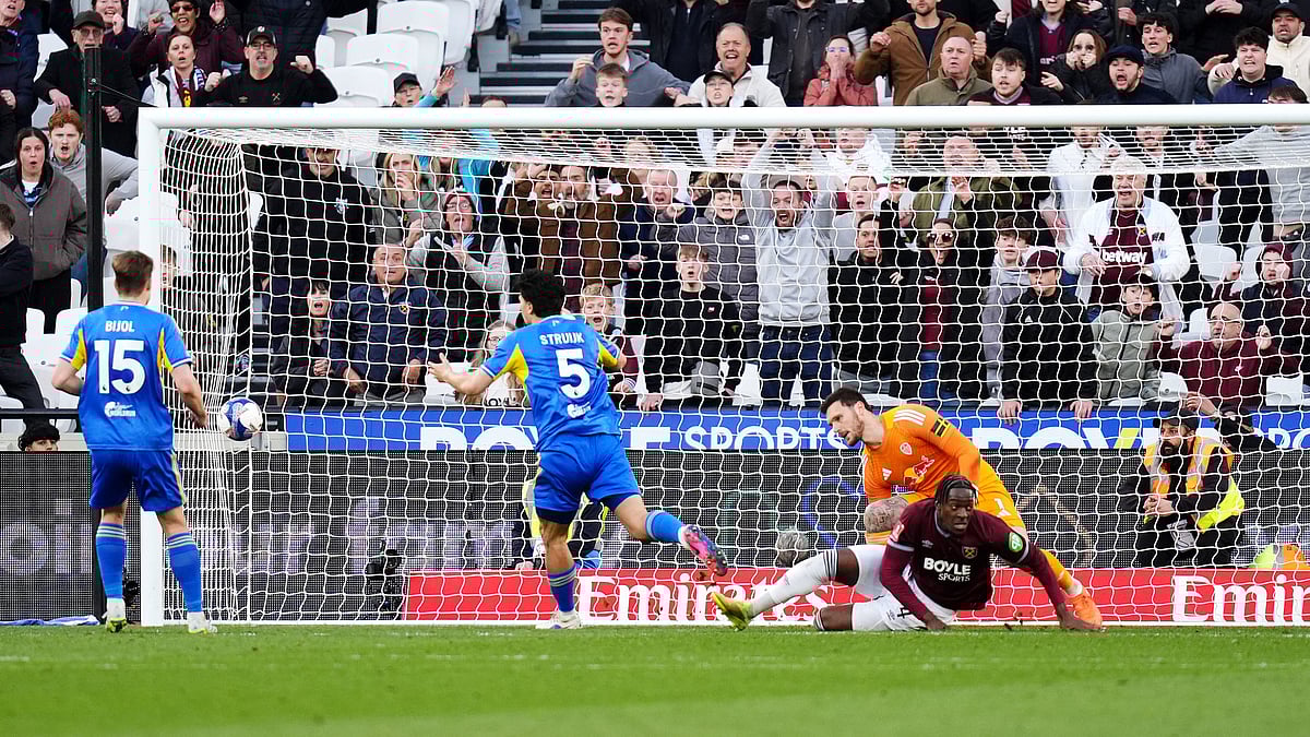 West Ham United's Axel Disasi, center right, scores their side's second goal during their English FA Cup, quarter-final soccer match against Leeds United in London, Sunday, April 5, 2026.  - (John Walton/PA via AP)