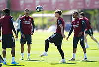 | Photo: John Walton/PA via AP : Arsenal's Max Dowman, centre, and team-mates during a training session in London.