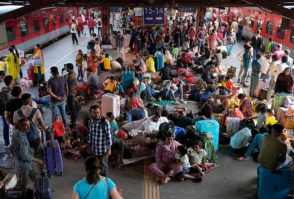 Large crowds occupy the New Delhi Railway Station platform, as passengers sit, rest, and wait amid a heavy rush of many going back to their native states due to the LPG crisis. - | Photo: Suresh K Pandey/Outlook