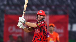 KarachiKingsARY/X : David Warner in action for Karachi Kings in PSL 2026.