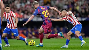 | Photo: AP/Bernat Armangue : Barcelona's Dani Olmo, center, defends the ball, from Atletico Madrid's Thiago Almada during a La Liga soccer match between Atletico Madrid and Barcelona in Madrid, Spain, Saturday, April 4, 2026.