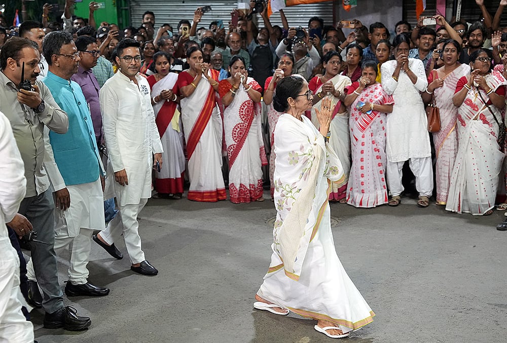 Chief Minister Mamata Banerjee during her election meeting at Bhabanipur constituency - null