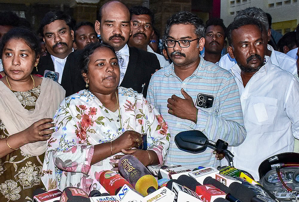 Family of Sathankulam custodial death victims address press in Madurai