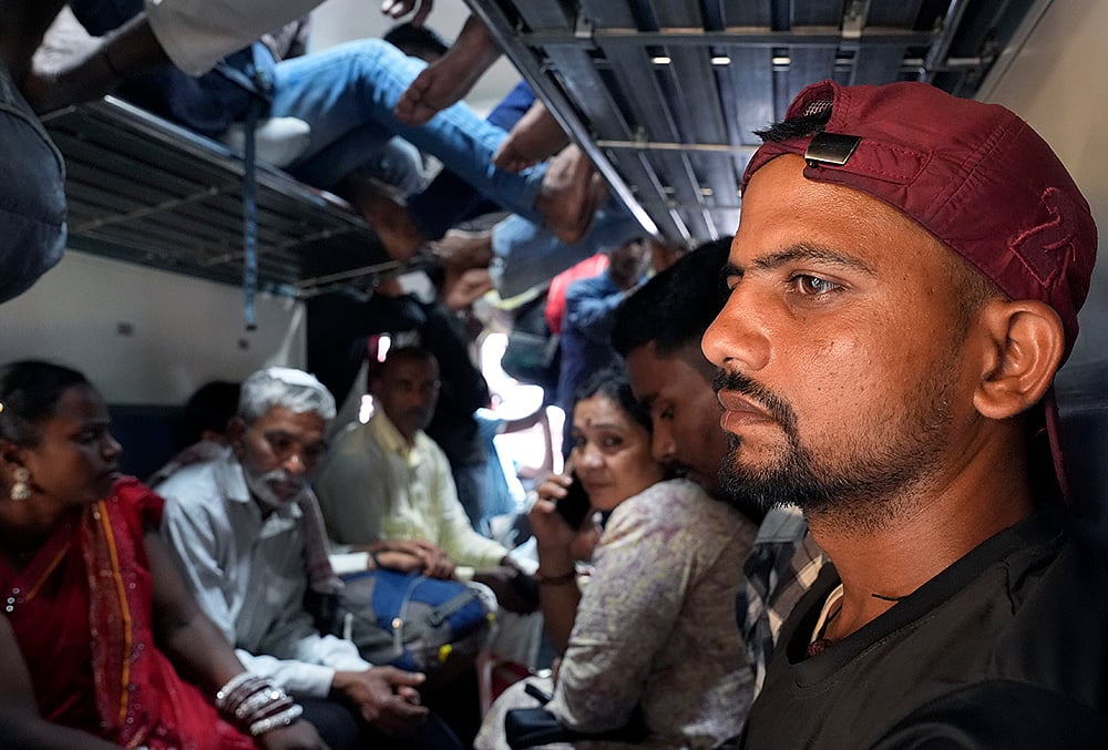 Returning to Bihar train photos