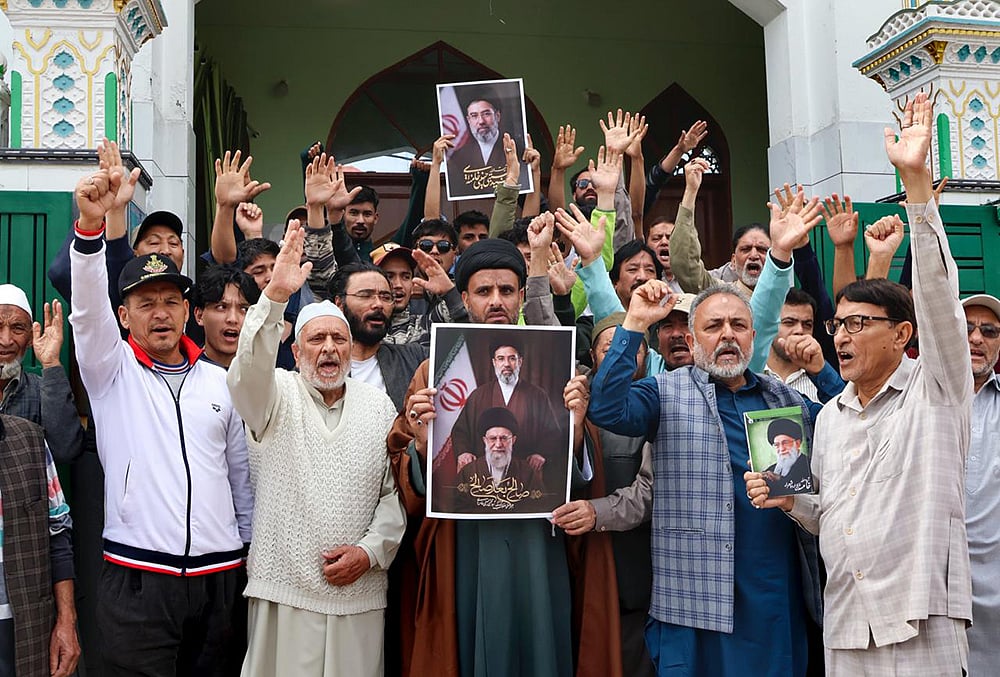 People raise slogans as they gather to celebrate in response to the ceasefire agreement between Iran, the United States and Israel, after US President Donald Trump pulled back from his threats to destroy Iranian civilization, in Srinagar, Jammu and Kashmir. - | Photo: Yasir Iqbal
