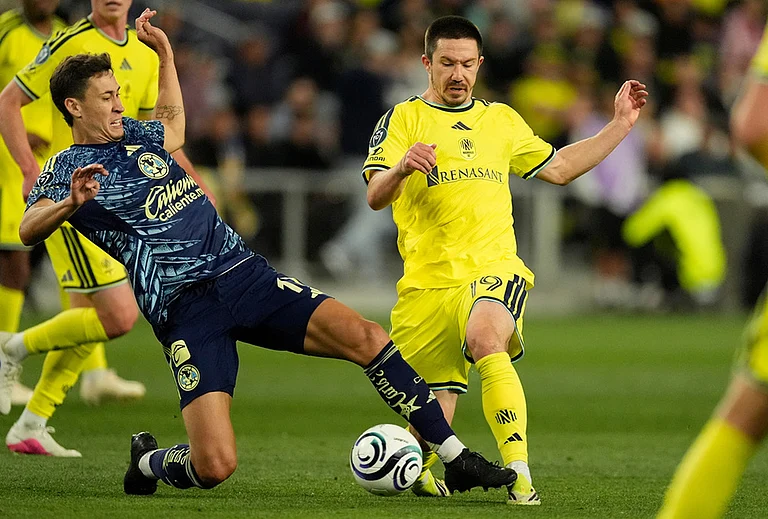 Nashville SC midfielder Alex Muyl (19) kicks the ball past Club America midfielder Rodrigo Dourado, left, during the second half of an CONCACAF Champions Cup first leg quarterfinal soccer match in Nashville, Tennessee. - | Photo: AP/George Walker IV
