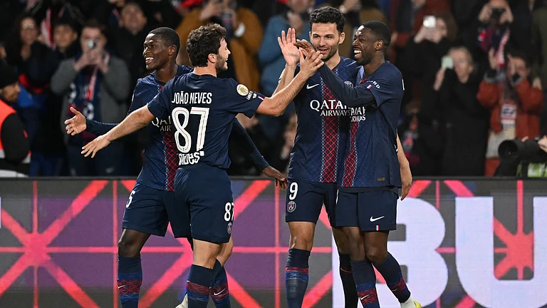 PSG players celebaret after a goal during a League One soccer match between Paris Saint-Germain and Toulouse in Paris, France, Friday, April 3, 2026. - | Photo: AP/Emma Da Silva