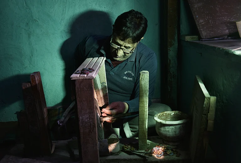 Mohammad Hanif Kashmiri handicraft worker in his workstation - Yasir Iqbal