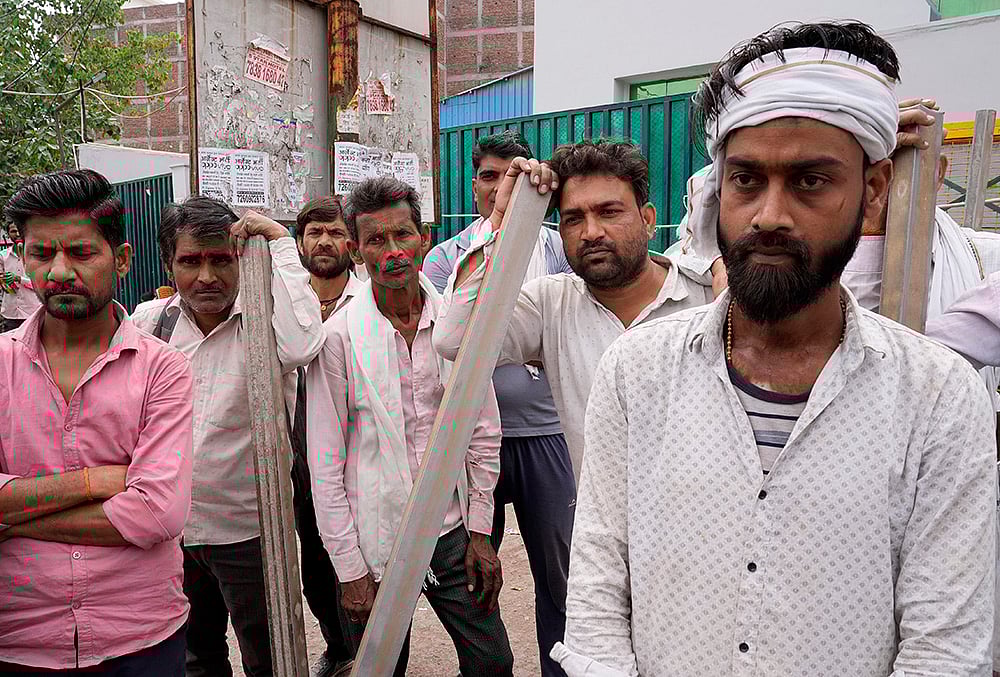 Noida construction workers LPG shortage