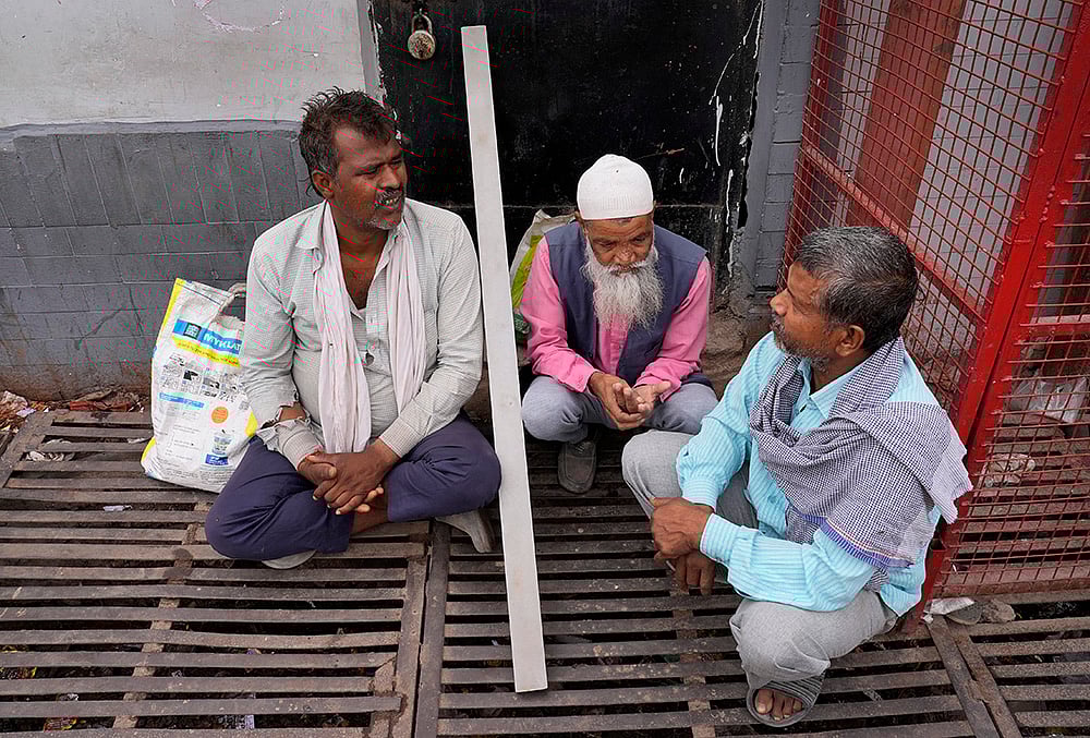 Noida Labourers LPG shortage photos